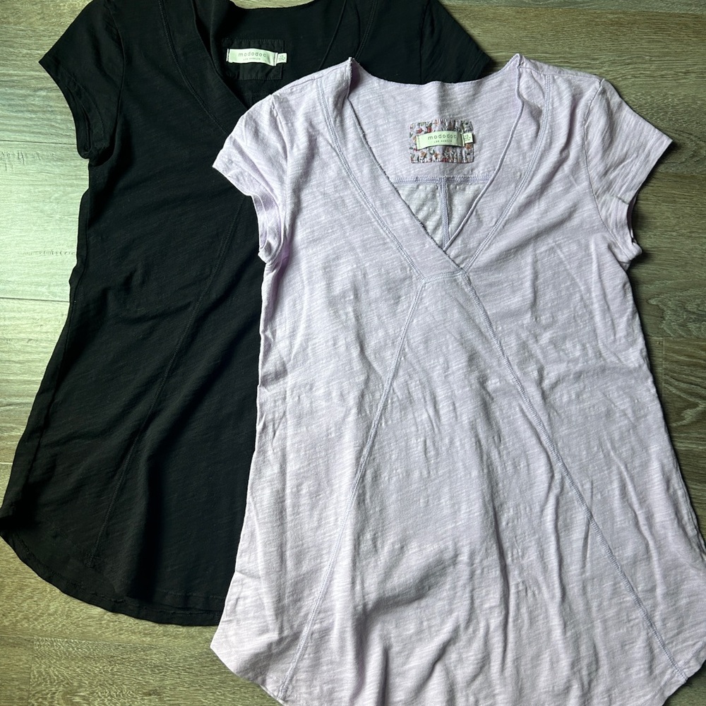 Sundance Black Lavender V-Neck Short Sleeve Tops